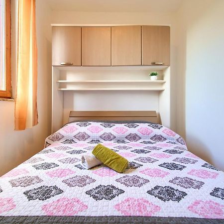Rasopasno Apartment With Terrace And Private Parking Luaran gambar