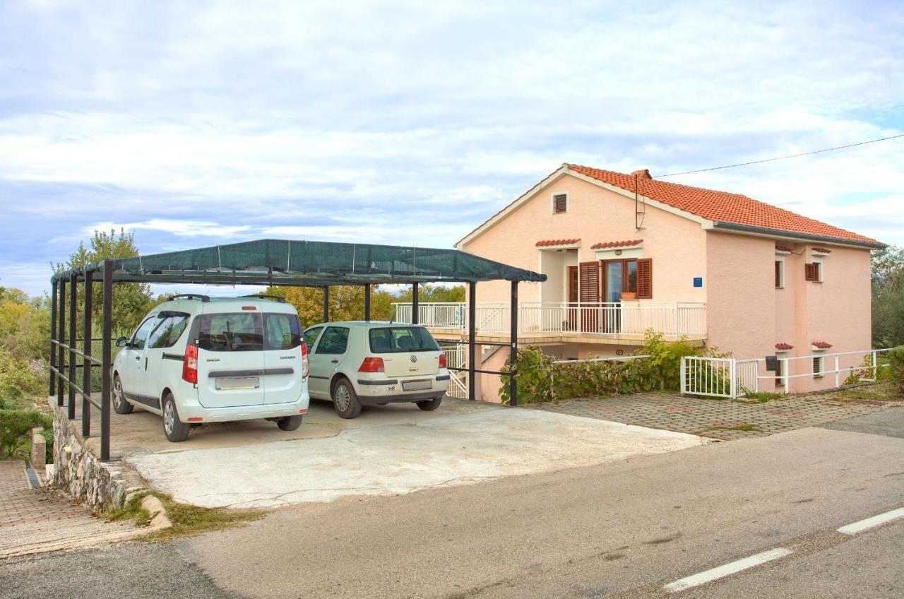 Rasopasno Apartment With Terrace And Private Parking Luaran gambar