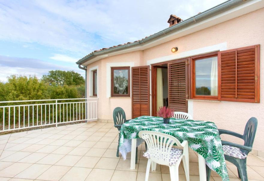 Rasopasno Apartment With Terrace And Private Parking Luaran gambar