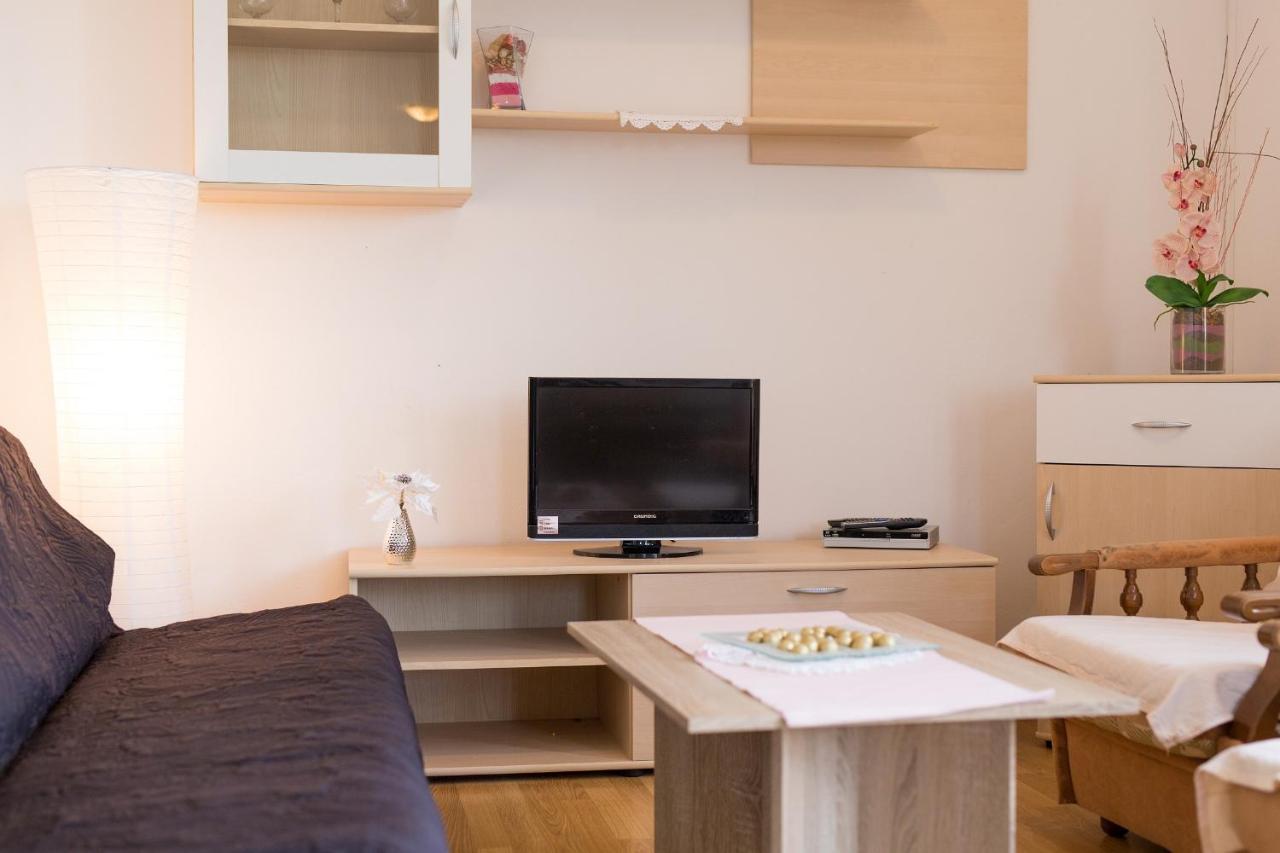 Rasopasno Apartment With Terrace And Private Parking Luaran gambar