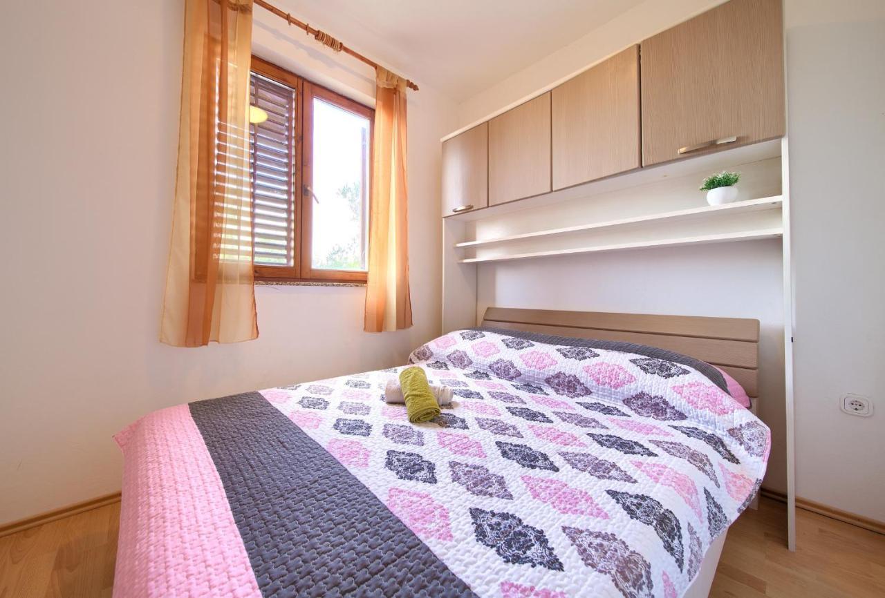 Rasopasno Apartment With Terrace And Private Parking Luaran gambar