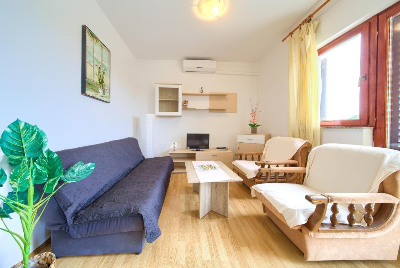 Rasopasno Apartment With Terrace And Private Parking Luaran gambar