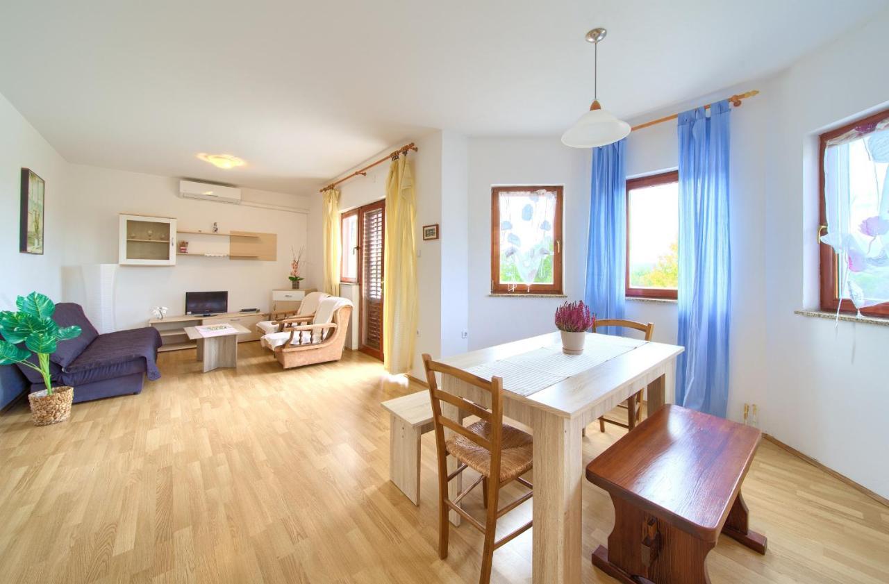 Rasopasno Apartment With Terrace And Private Parking Luaran gambar