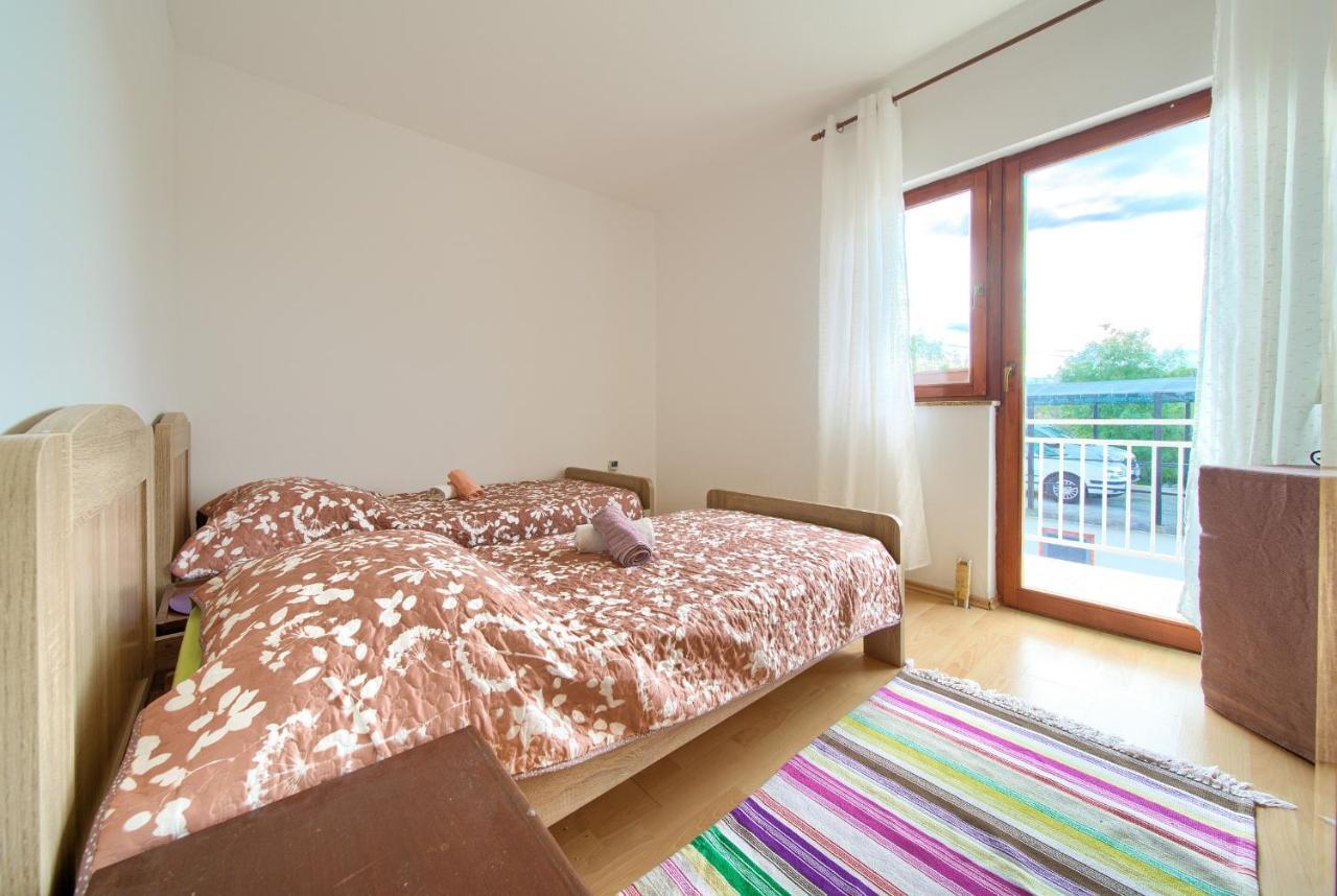 Rasopasno Apartment With Terrace And Private Parking Luaran gambar