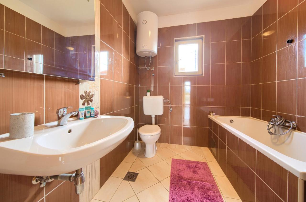 Rasopasno Apartment With Terrace And Private Parking Luaran gambar