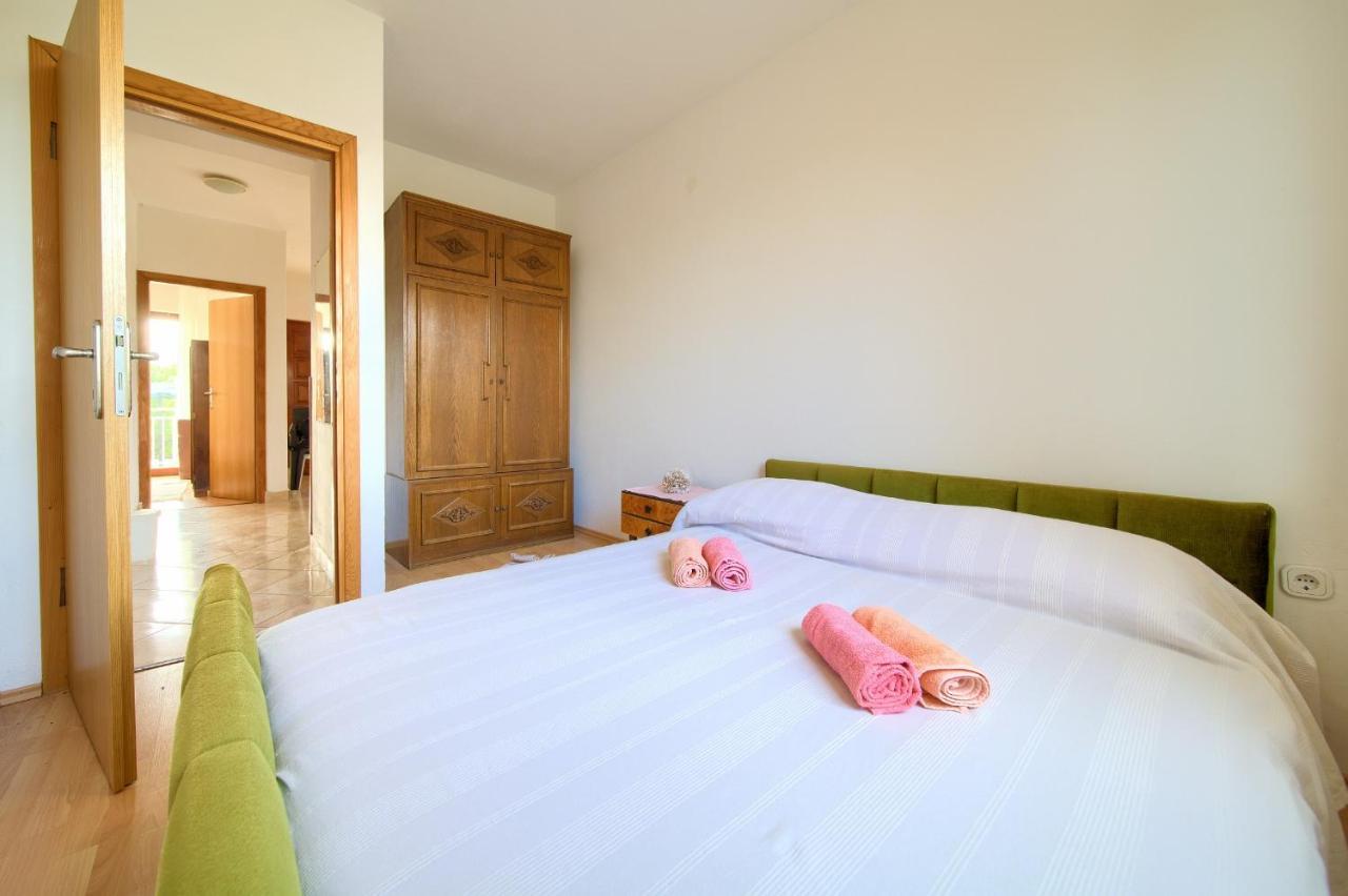 Rasopasno Apartment With Terrace And Private Parking Luaran gambar