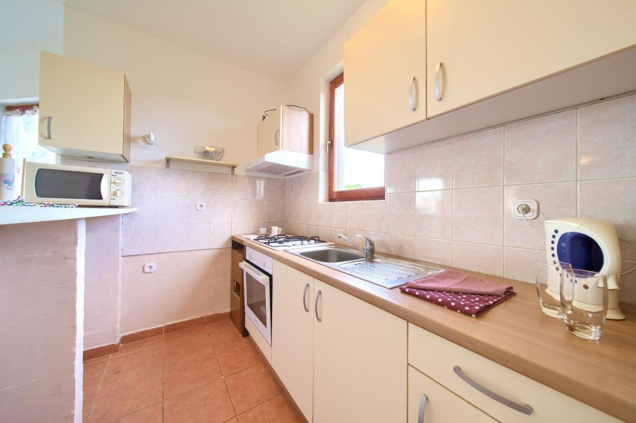 Rasopasno Apartment With Terrace And Private Parking Luaran gambar