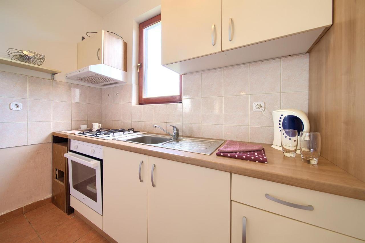 Rasopasno Apartment With Terrace And Private Parking Luaran gambar