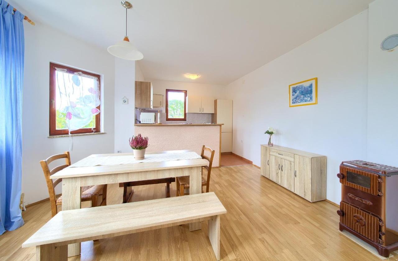 Rasopasno Apartment With Terrace And Private Parking Luaran gambar